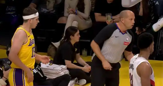 湖人这几年的思路非常正确,没有轻易交易里弗斯和八村,这两人越打越好了。八村就一