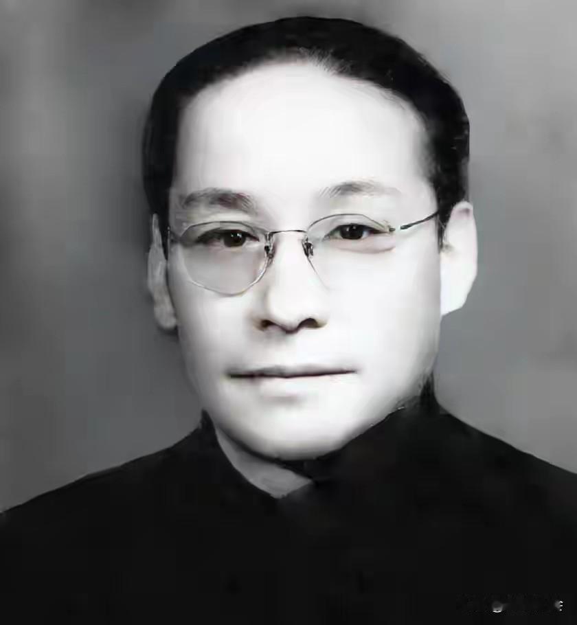 潘汉年从苏联回来，手里拿着密码本，长时间不到延安，致使延安不能及时与共产国际联系