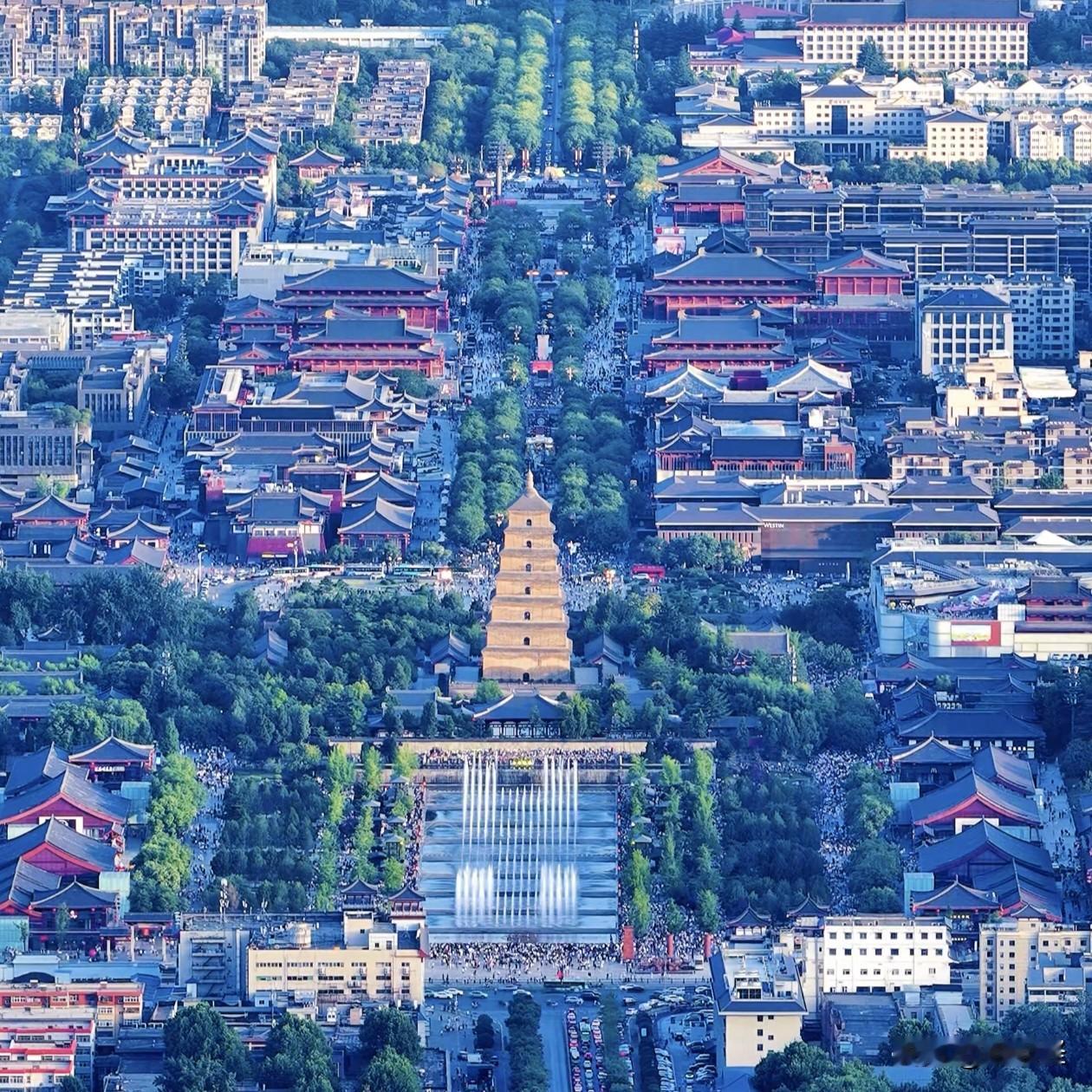 西安有一个值得全国所有城市都学习的优点，那就是马路上的车，永远会礼让行人。在西