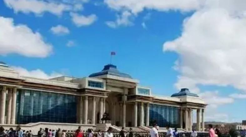 关注！蒙古国如愿以偿开通了直通美国的航班，下一步或许准备空运稀土！据外媒报道：