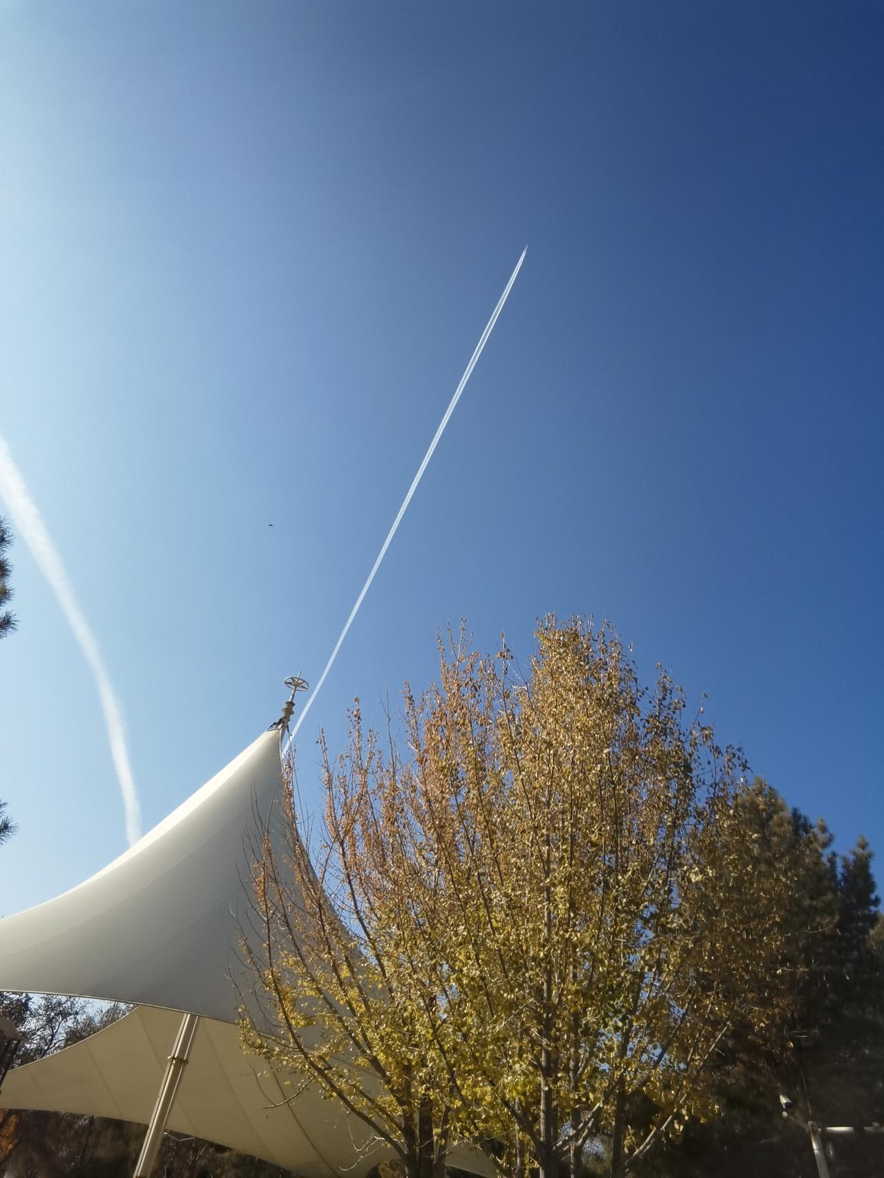 资本好蛋还是坏蛋，我举例子，大伙评头论足。倘若一个人有一亿元资金，他如果投资办