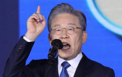 李在明硬气表态，韩国的国防安全应该在韩国人手里，不应该在美国人手里。 现在李