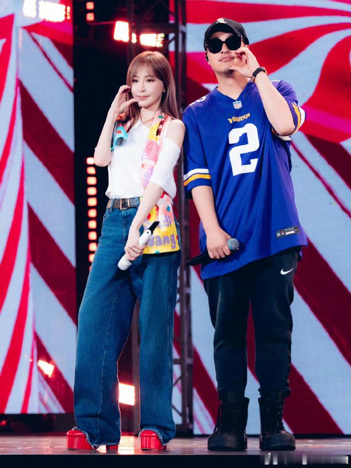 潘玮柏王心凌合作终于等到潘玮柏和王心凌合作！演唱会上宣布新歌LikeItL