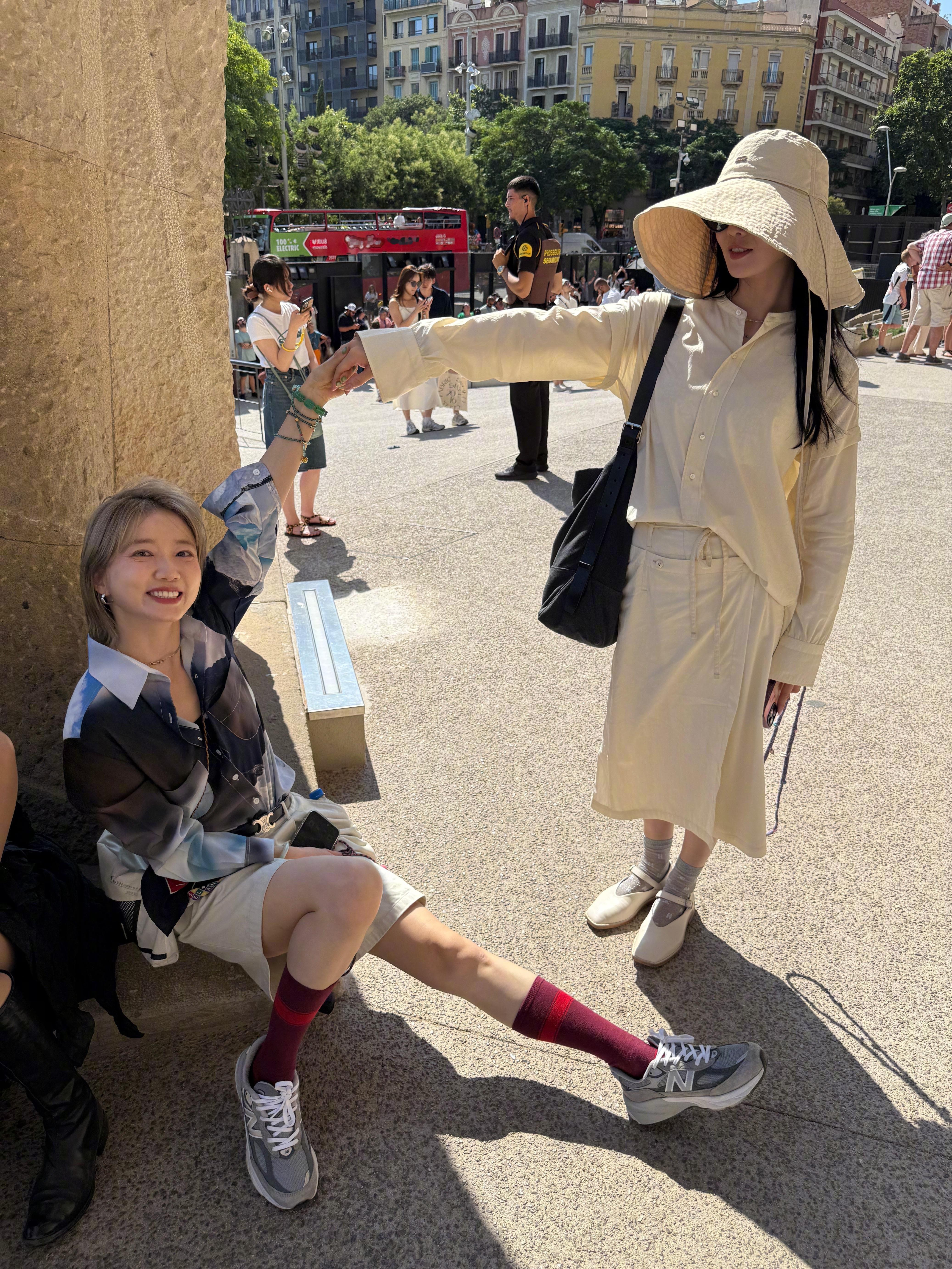 刘诗诗原来是和于莎莎，Celine朋友一起，游西班牙呀​​​