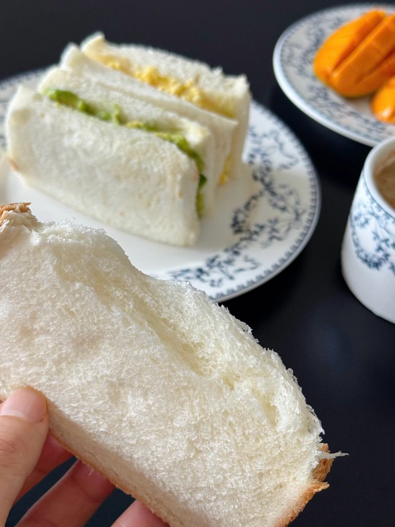 顶级吐司，从来不是靠原料堆砌出来的，而是守住小麦本来的味道。市面上大多数吐司，习