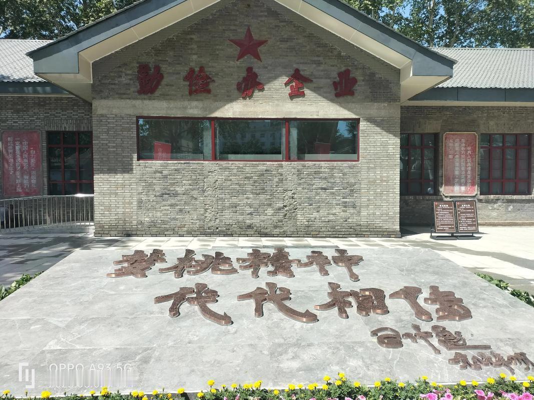 咸阳之所以城区如此老旧，改造难度大，主要是因为咸阳是曾经全国有名的工业重镇，纺织