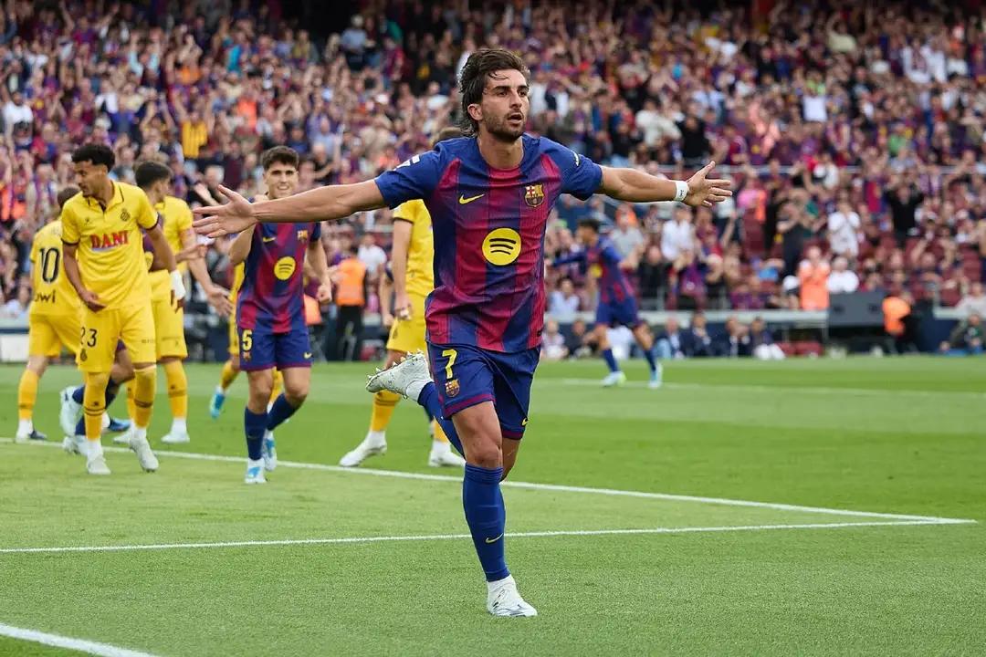 【西甲31轮，巴塞罗那4-1大胜西班牙人，扩大积分榜领先优势】欧冠输了内战，判罚