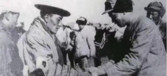 1951年，阿里驻军断粮，连马都杀了吃，眼看全军都要饿死，一个小战士干了一件事，