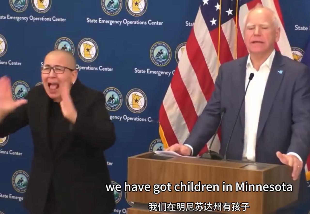 明尼苏达州的这位手语翻译火了。明州的州长召开新闻发布会，称现在明州的孩子，都