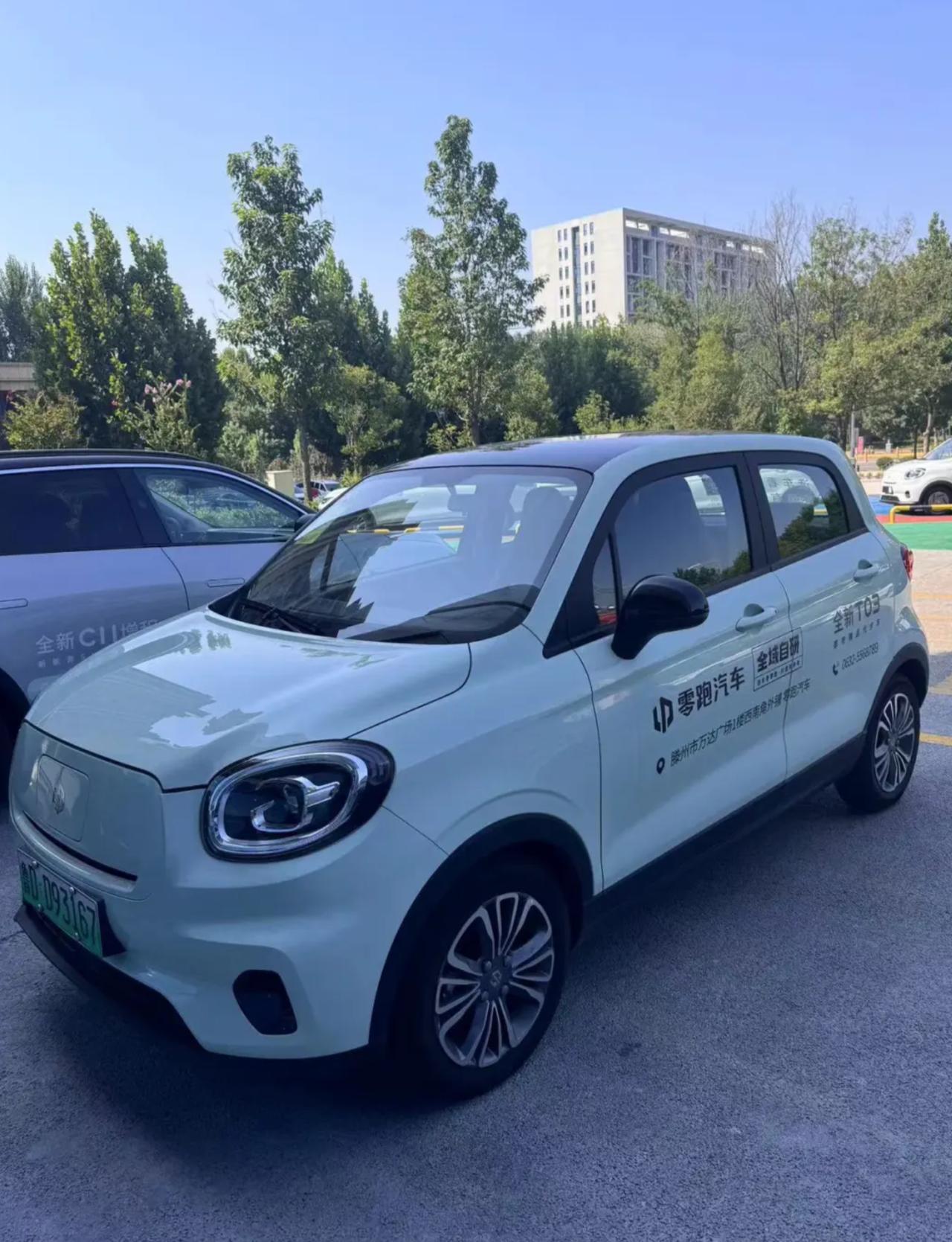 刚毕业那会手里揣着5w买代步车，差点被奇瑞QQ冰淇淋的马卡龙配色冲昏头。结果试