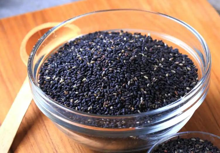 它被称为“穷人阿胶”，每天吃胜过1只鸡，补气补血，养颜气色佳 比阿胶便宜得多