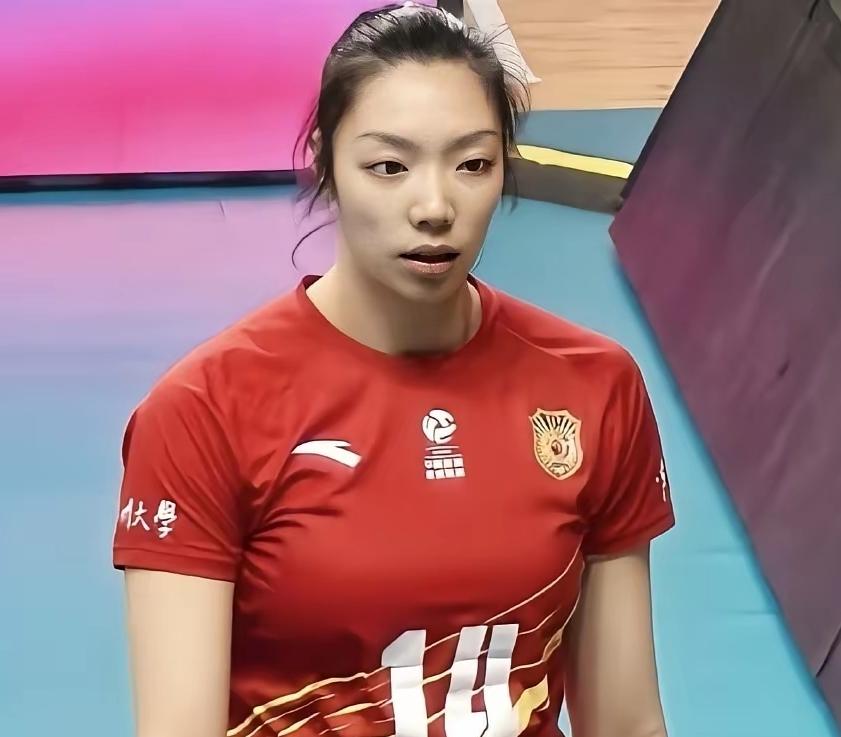 新一届中国女排集训名单中，唐欣和解盛玉都应该是比较主要的替补，唐欣能打主攻，能打