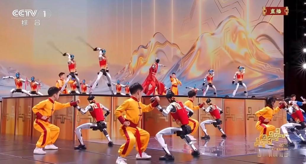 老美还能睡得着吗？春晚这个节目，刚开始我以为还是去年丢手绢的机器人，直到全体