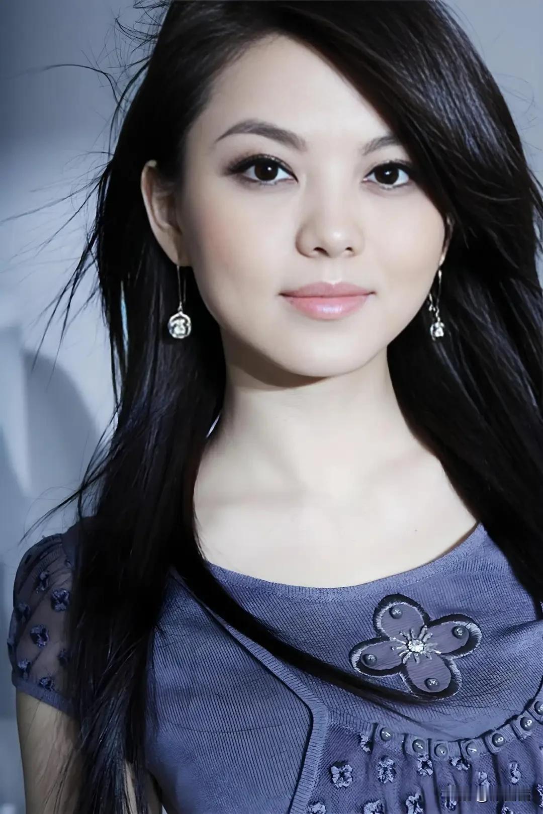 何炅当年说的话，如今竟字字应验在李湘身上！2026年1月16号，李湘所有社交