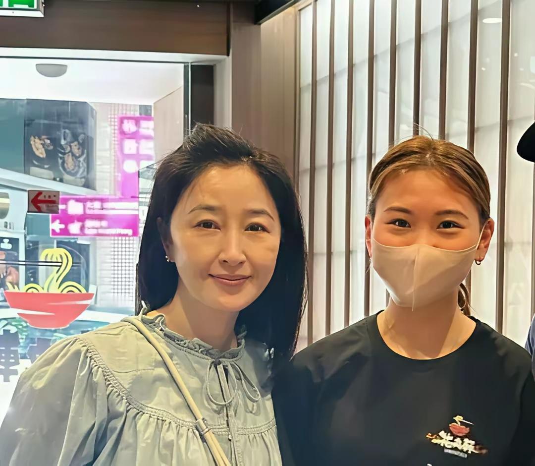 太喜欢张家辉关咏荷这对夫妻了，低调相守，不搞乱七八糟的绯闻。两个人感情特别深厚，