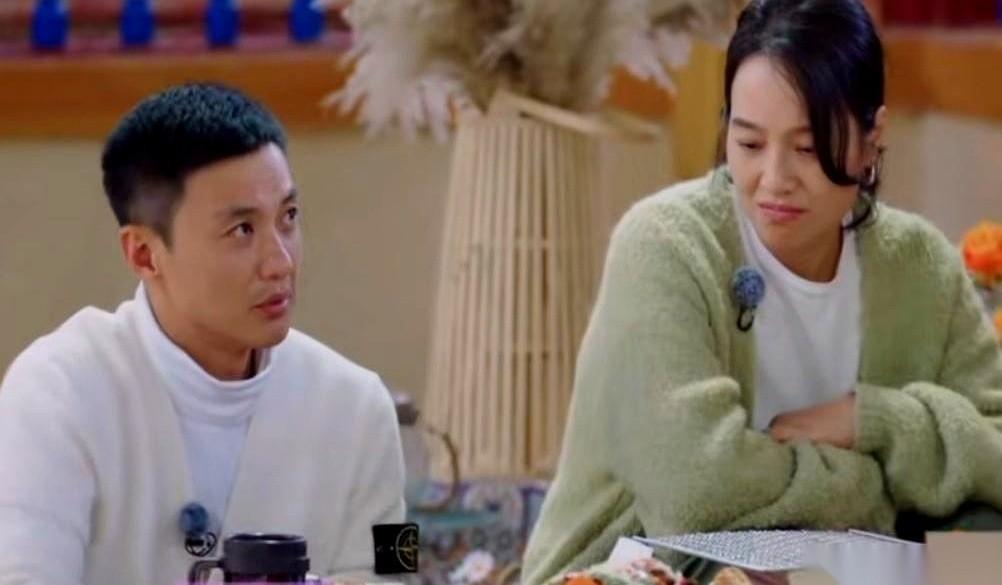 结婚后这钱到底该归谁管？在普通家庭里，这往往是一场“持久战”，但在明星夫妻圈子里