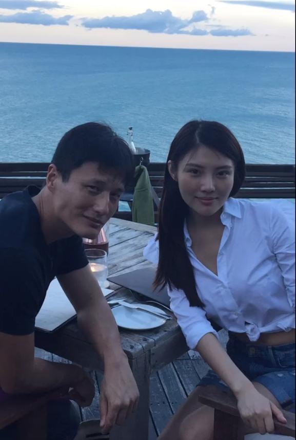 当松花江的雾凇遇上黄浦江的晚风，徐冬冬与尹子维用一场跨越南北的双城婚礼，为八年分