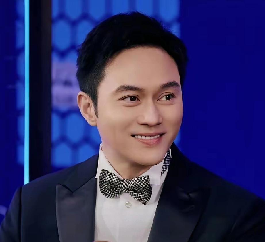 52岁张智霖深夜打桌球被偶遇！状态封神，网友直呼不敢信4月2日