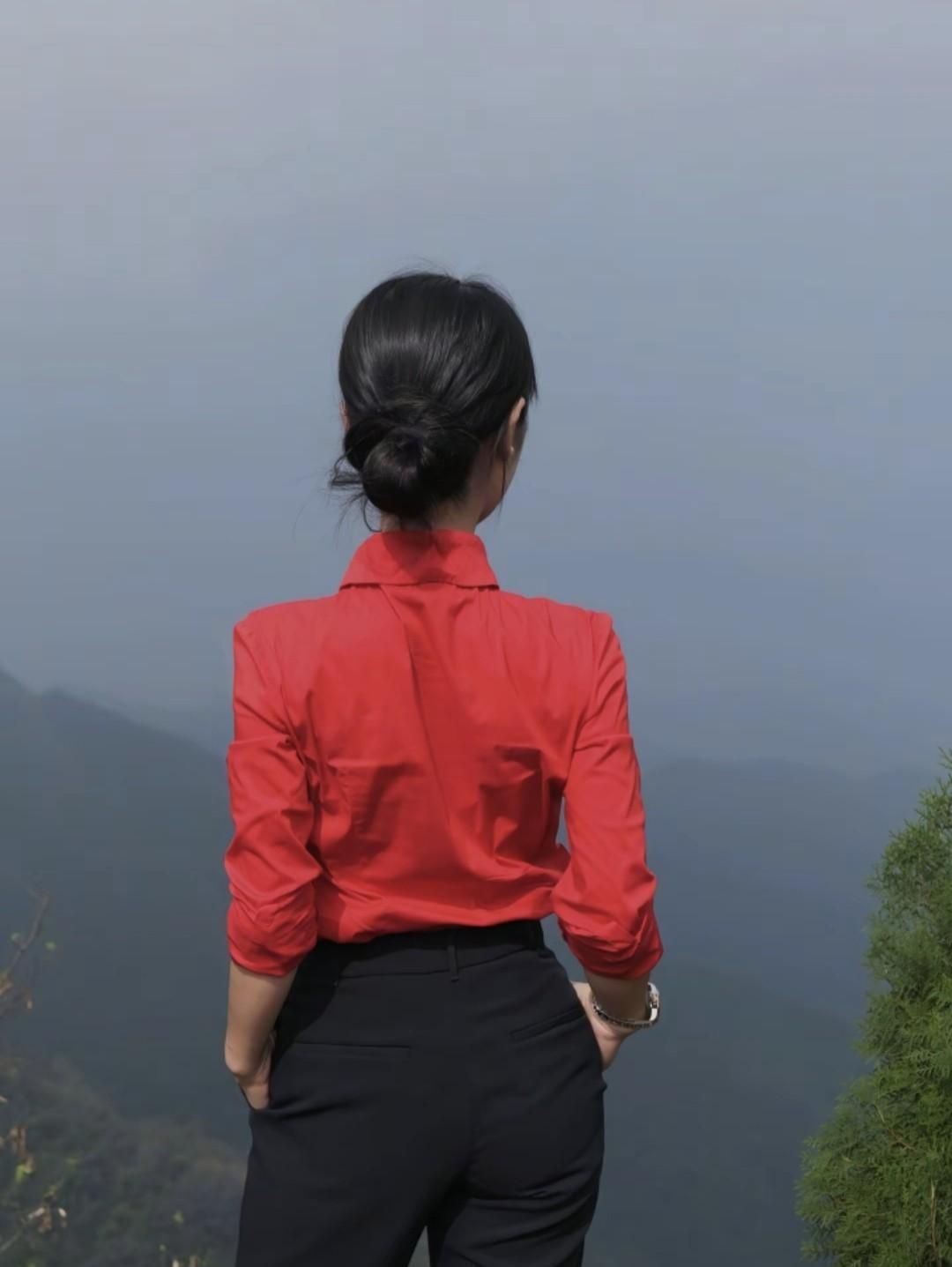 #带定位聊本地新鲜事#这背影是大人还是孩子？