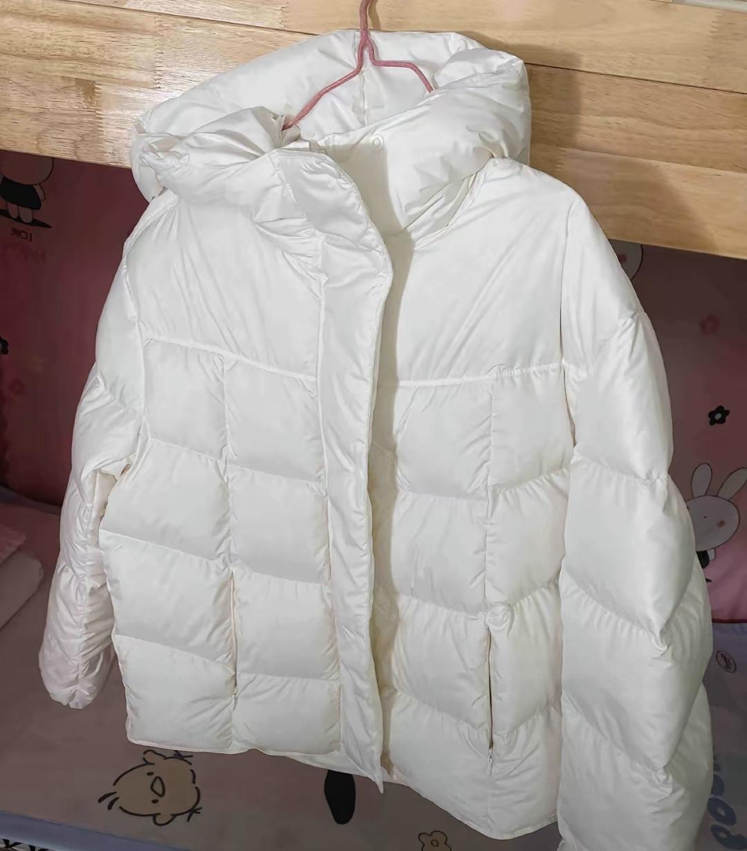 上周在网购了件299元的奶白羽绒服,穿了几次觉得挺暖和。朋友看见问我价格,立马说