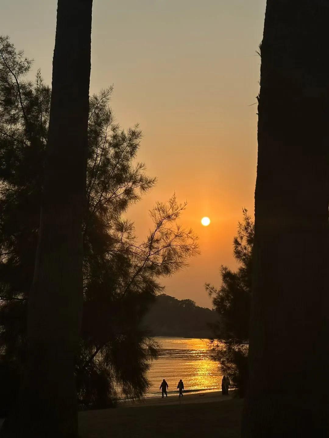 爱美之心，人皆有之。公司同事有一位55岁的大妈，满脸雀斑还有一大块乌黑的胎记。平