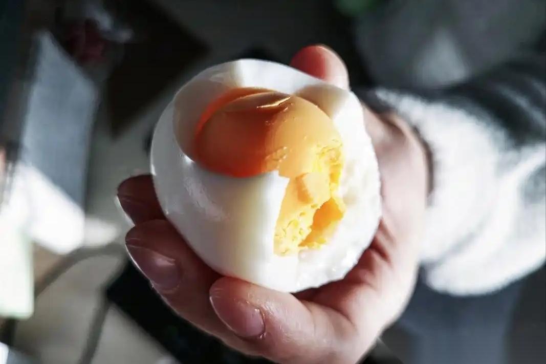 鹅蛋营养惊人，研究发现：常吃鹅蛋的人，不用多久，或有5个改善鹅蛋在市场上出现的