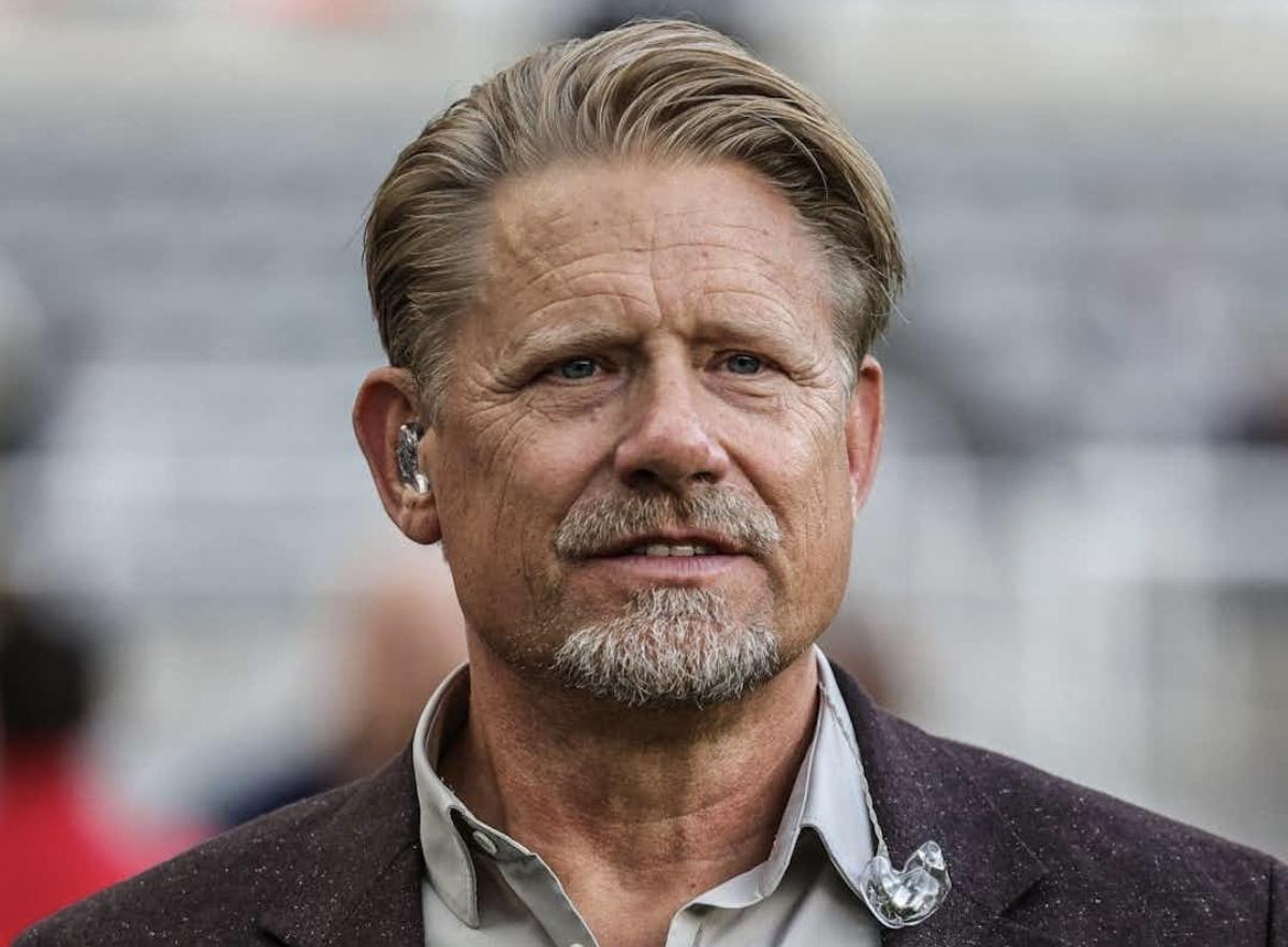 【舒梅切尔：让卡里克转正吧】曼联3-1击败维拉的赛后，红魔名宿彼得·舒梅切尔呼吁