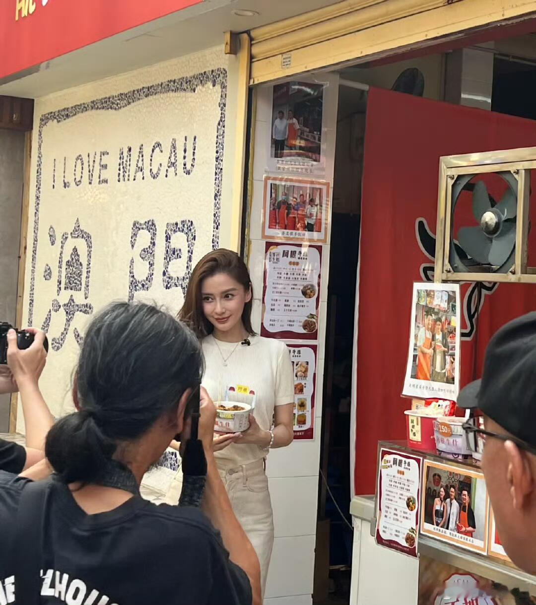 angelababy被偶遇！生图怎么拍都美呀​​​