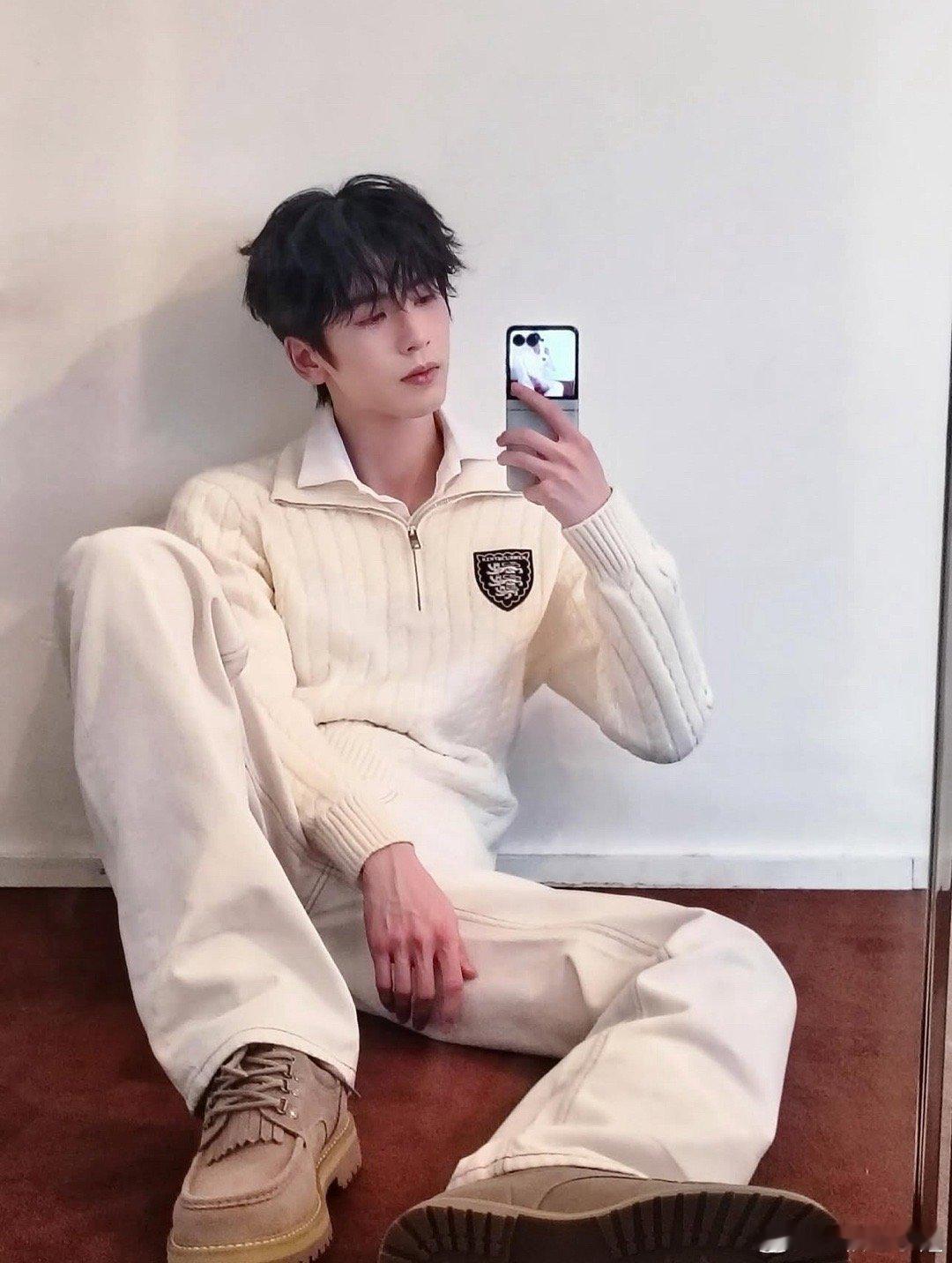 张凌赫ins更新！！就真的很男友feel啊😘😘😘​​​