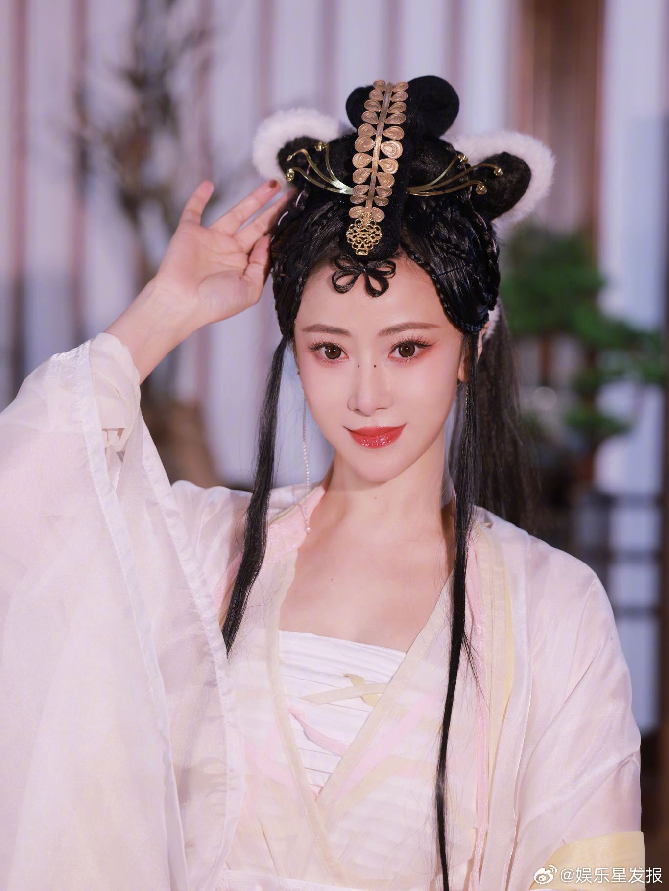 陈紫函还原12年前白兰瑛又“杀”回来了！12年后再穿八姐的戏服，发型妆容一比一