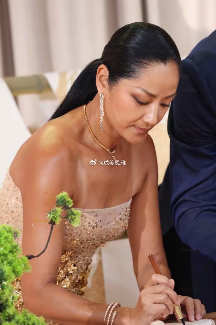 瞿颖活动现场生图，阿姨的韵味还是在的啊！