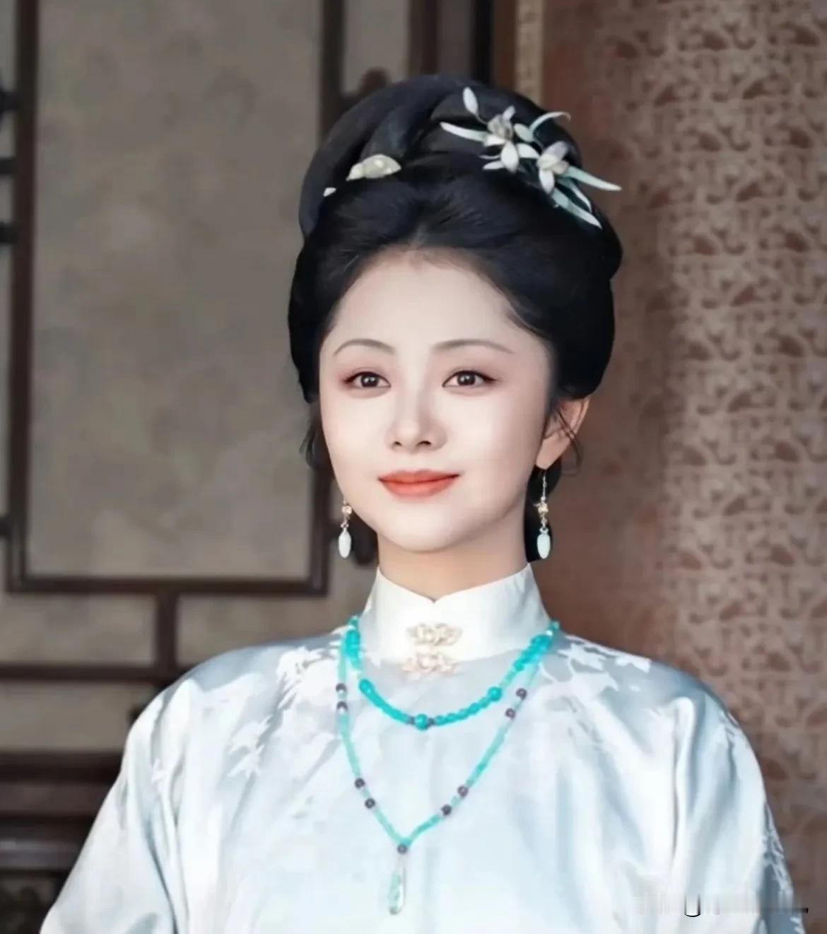 谭松韵为什么36了还不结婚？在节目里她曾提到，常年待在剧组，圈子比较固定，平