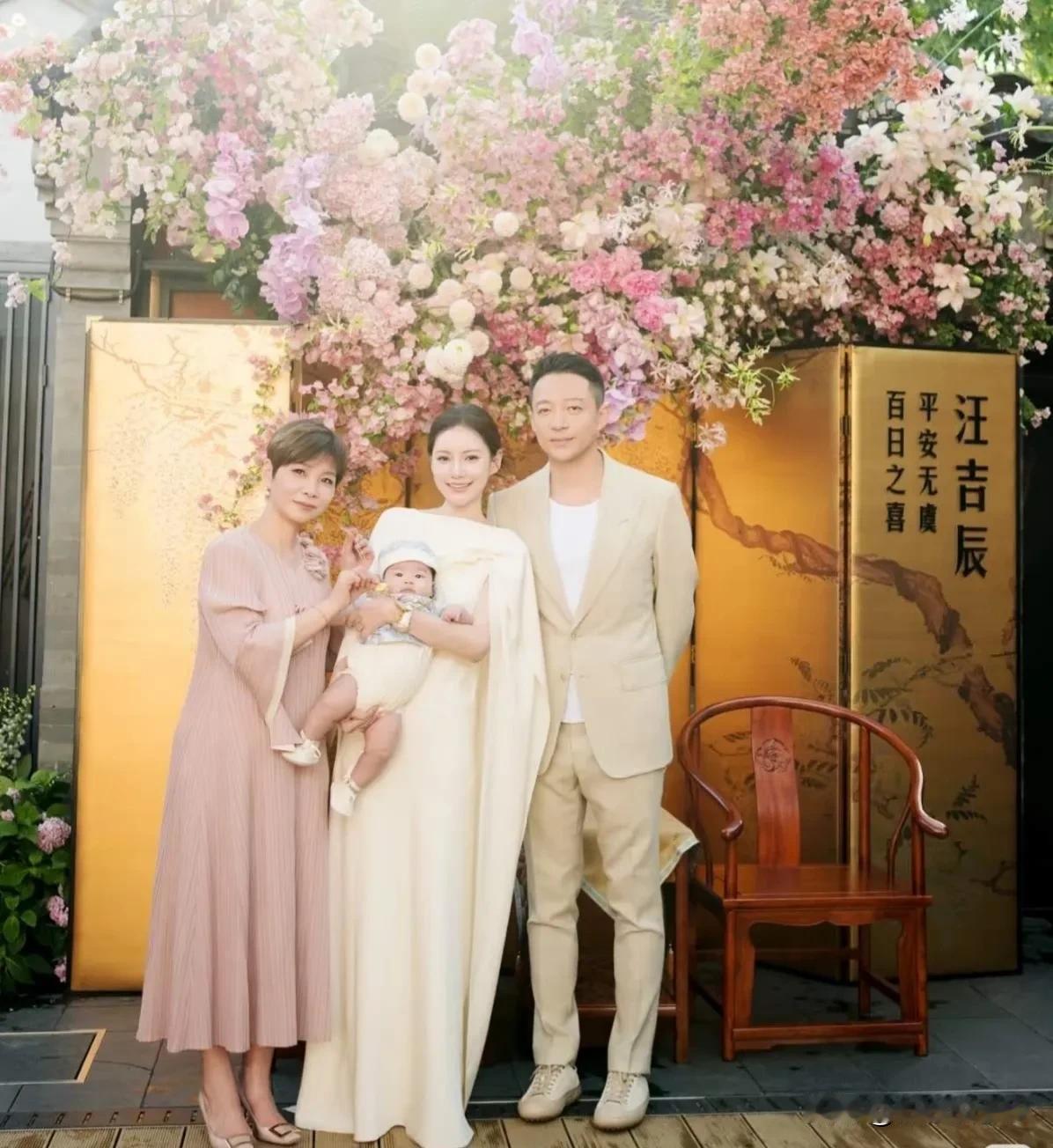 悠梅妈妈言语不多，自从女儿嫁给汪小菲，她帮着女儿处理各种问题。把小菲的两个孩子当