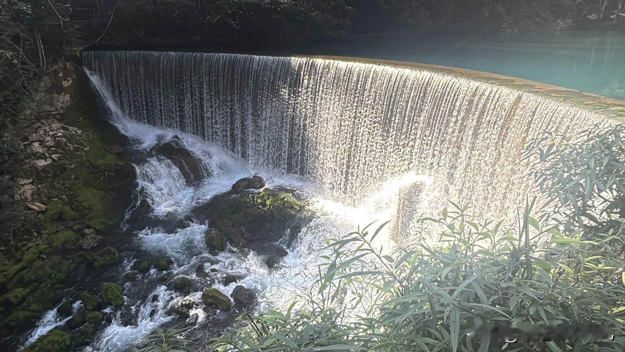 贵州除了黄果树瀑布还有什么出名?荔波小七孔，从预算以及整个观赏过程来说，强烈推