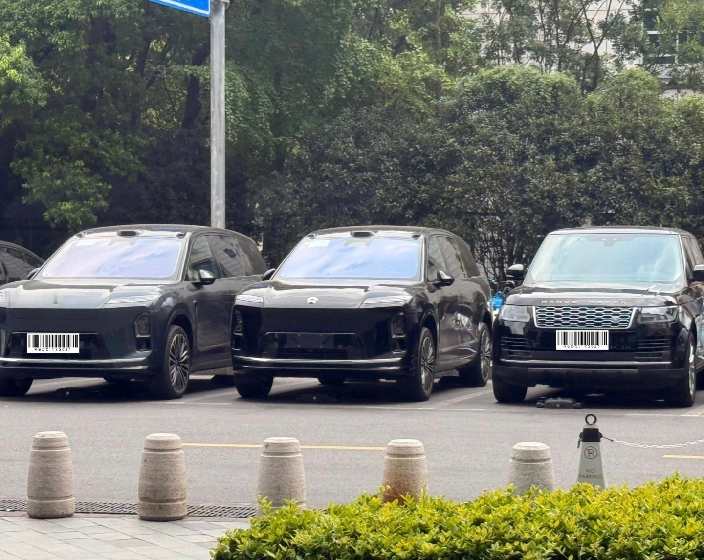 前脸加入了更多硬线条之后，全新蔚来ES8和揽胜确实更接近了最有揽胜气质的国产车~
