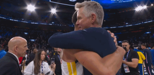 关键时候你永远可以相信库里……库里真称得上是所有领袖中的楷模，附加赛对阵快船