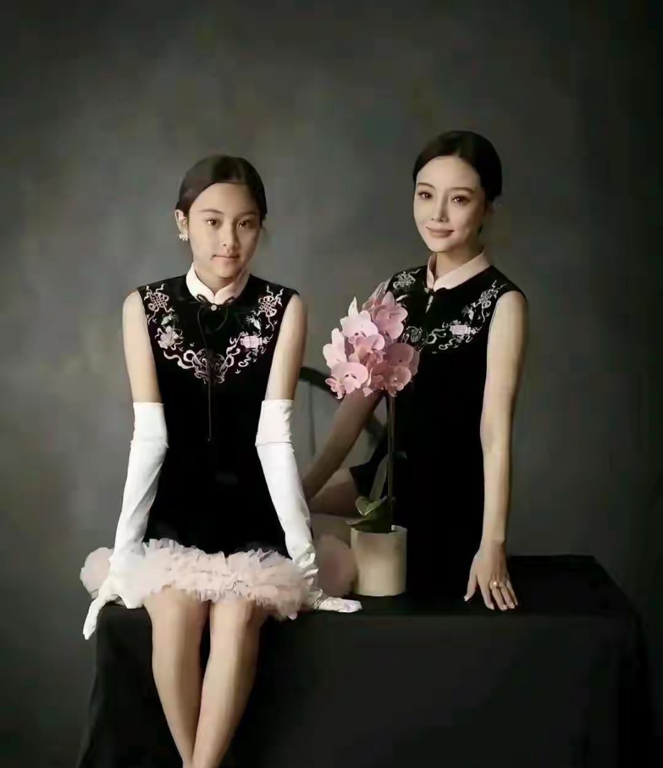 事实证明，长得一模一样不用亲子鉴定了。