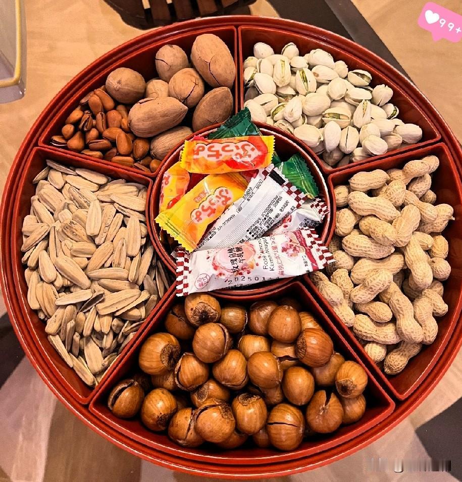 过了年我才算看明白了，这年头哭穷的人真不少，可真穷的没几个！平时谁都喊今年