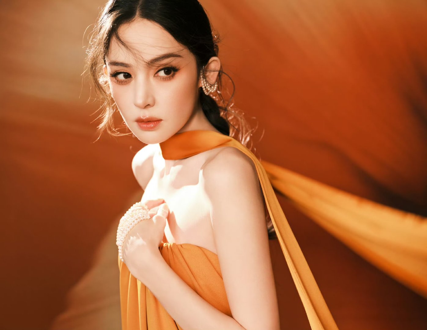 娜扎抹胸橙裙娜扎vogue第二套第二套好美啊​​​
