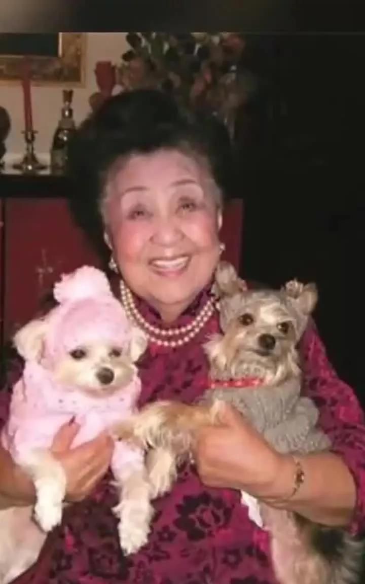 2003年，严幼韵98岁确诊大肠癌，医生劝她手术，她叹了口气：还是安乐死199