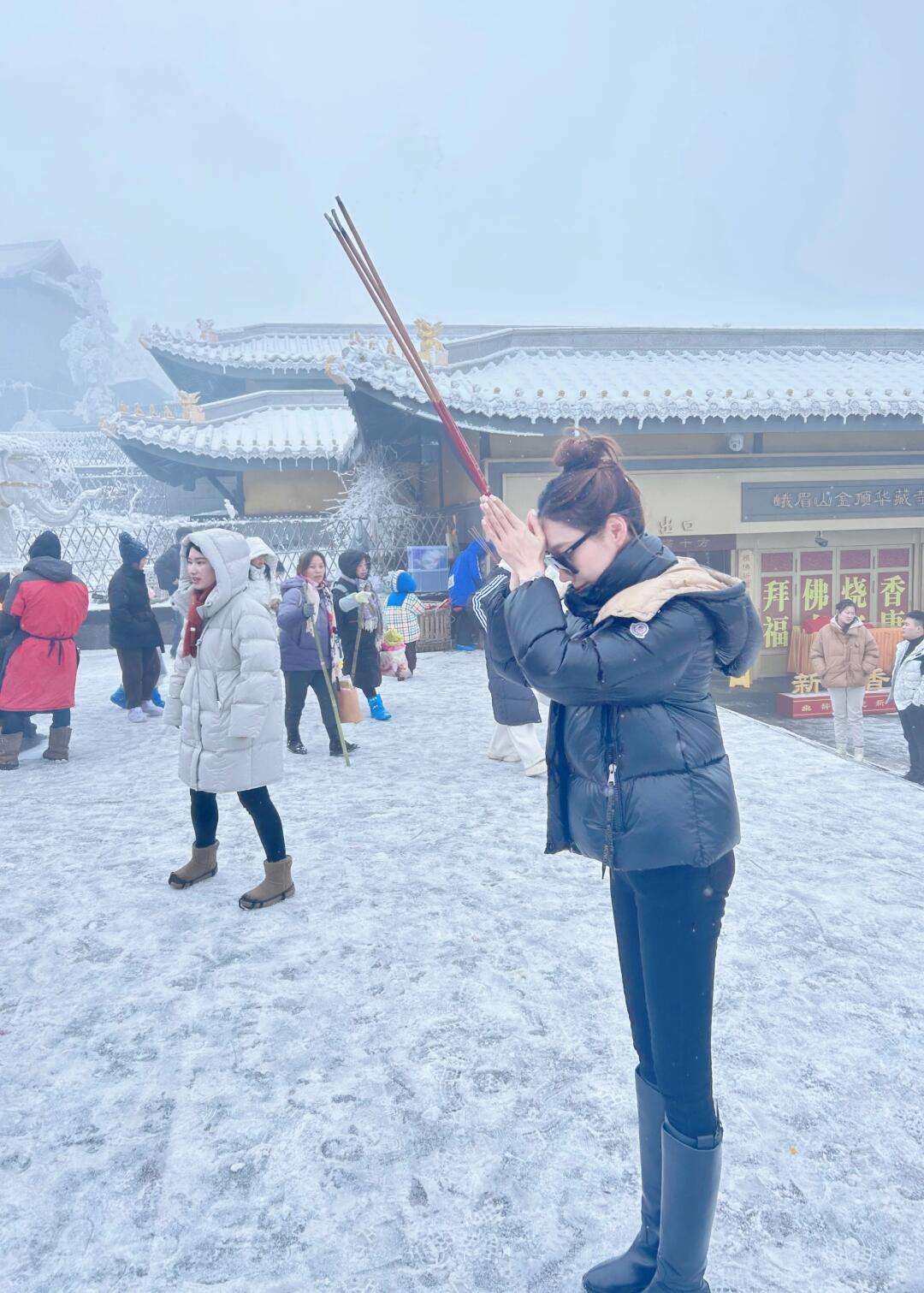 你们说她许的会是什么愿呢？