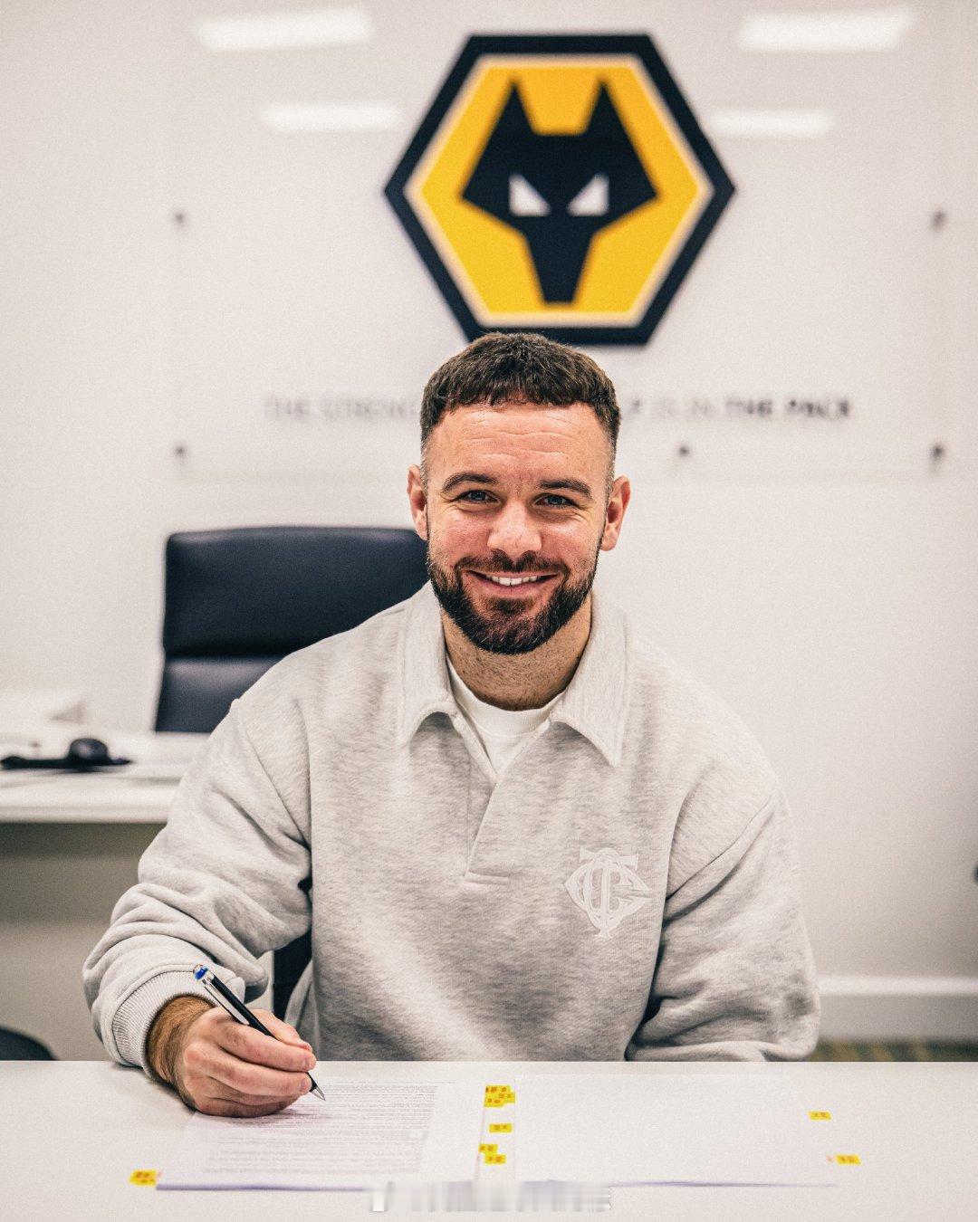 【新狼】冬窗关窗日，英超保级基本无望的狼队，还是完成两笔引援：1、从法甲马赛，租