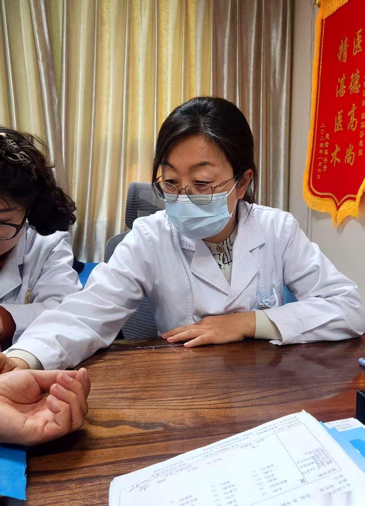 “医生，我还能活多久？”一个68岁的阿姨，两年前拿着“心衰”的确诊报告，手抖得