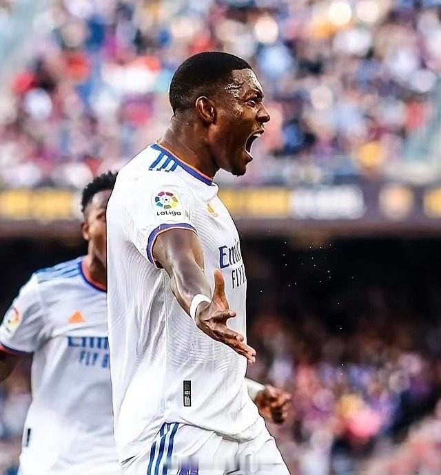 皇马迎来好消息，球队毒瘤终于要走了。今年夏天，皇马中卫阿拉巴的合同将会到期，皇马