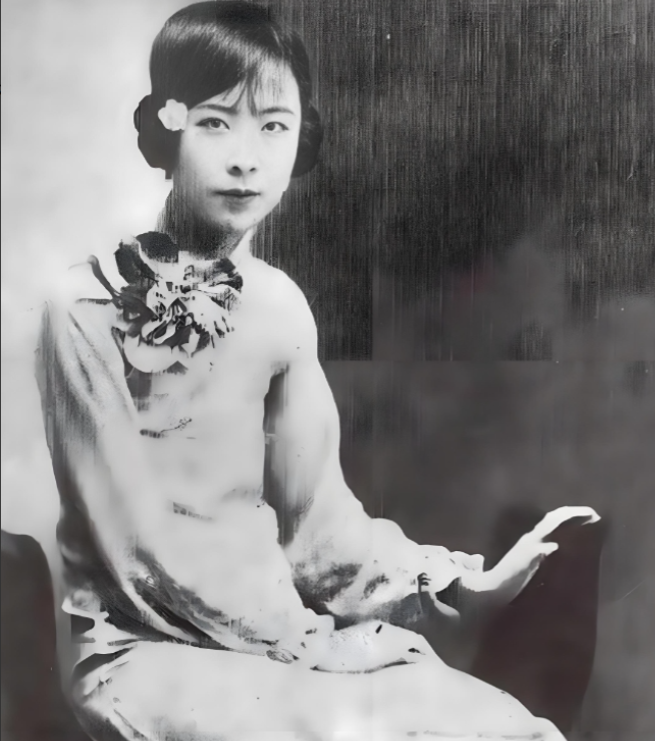 1973年，76岁于凤至不顾众人反对，在美国用每平米50美元的低价买下了一块荒凉