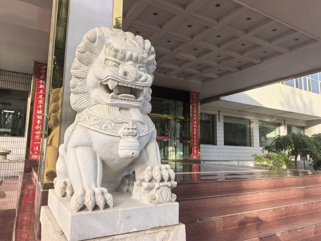 左宗棠为何看不起曾国藩左宗棠看不起曾国藩，核心是才具与处事风格不合、性格冲突