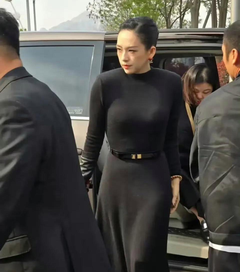 我老公看了章子怡现在的状态沉默了一会说了一句我万万没想到的话感觉章子怡还想结