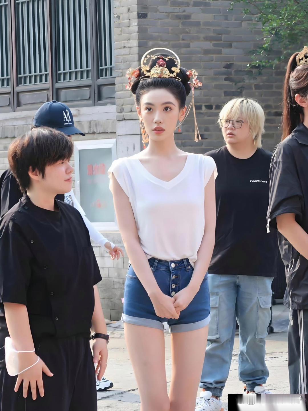 妈耶！这颜值可以当明星了...​​​