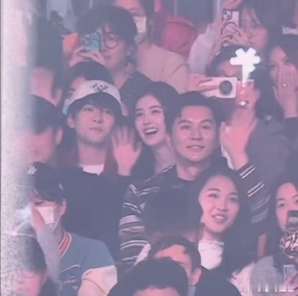 白鹿无妄之灾吧临江仙团建与跑男团一起参加宋雨琦的演唱会因一帧截图肆无忌惮的被造