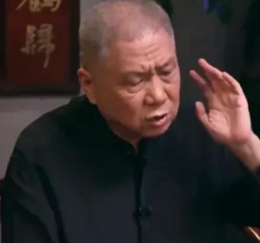 2003年，马未都去日本捡漏，相中一把30万的左手刀，他掏出银行卡直接扔给了老板